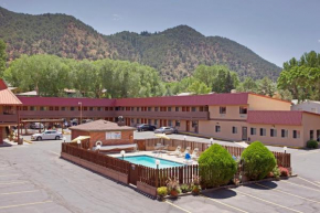 Glenwood Springs Cedar Lodge